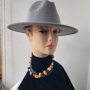 Lisianthus Women's Wide Width Brim Gray Fall/Winter Stylist Hat